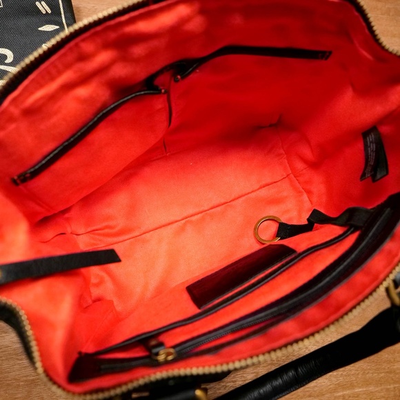 Sharif 1827 Black Crossbody Bag with Lion Head Detail, with Pink Cardholder - Picture 8 of 15